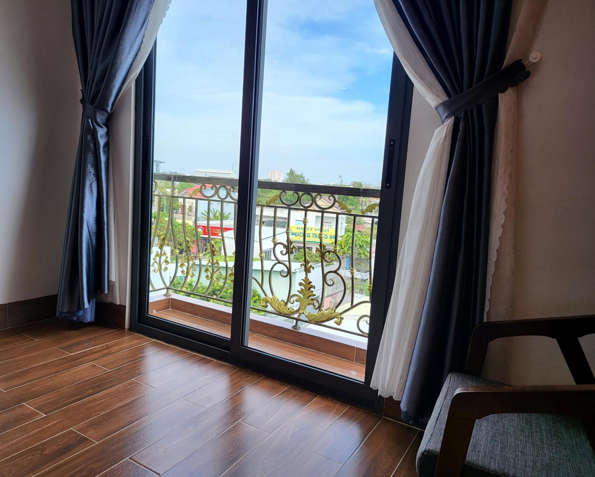 Ruby Hotel Vĩnh Long エクステリア 写真