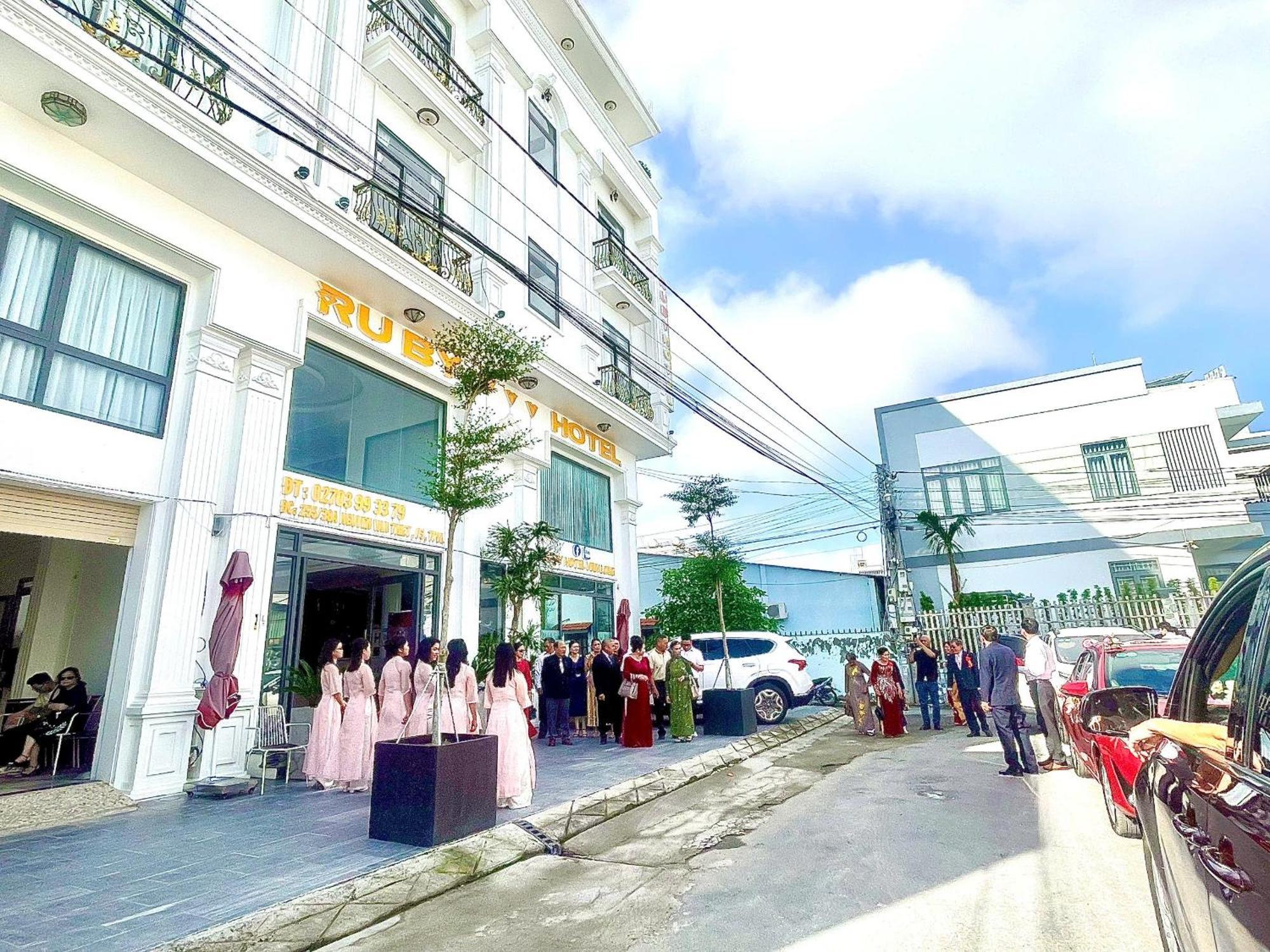 Ruby Hotel Vĩnh Long エクステリア 写真